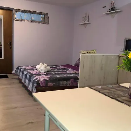 شقة Comfy Studio By The Flower Market فارنا